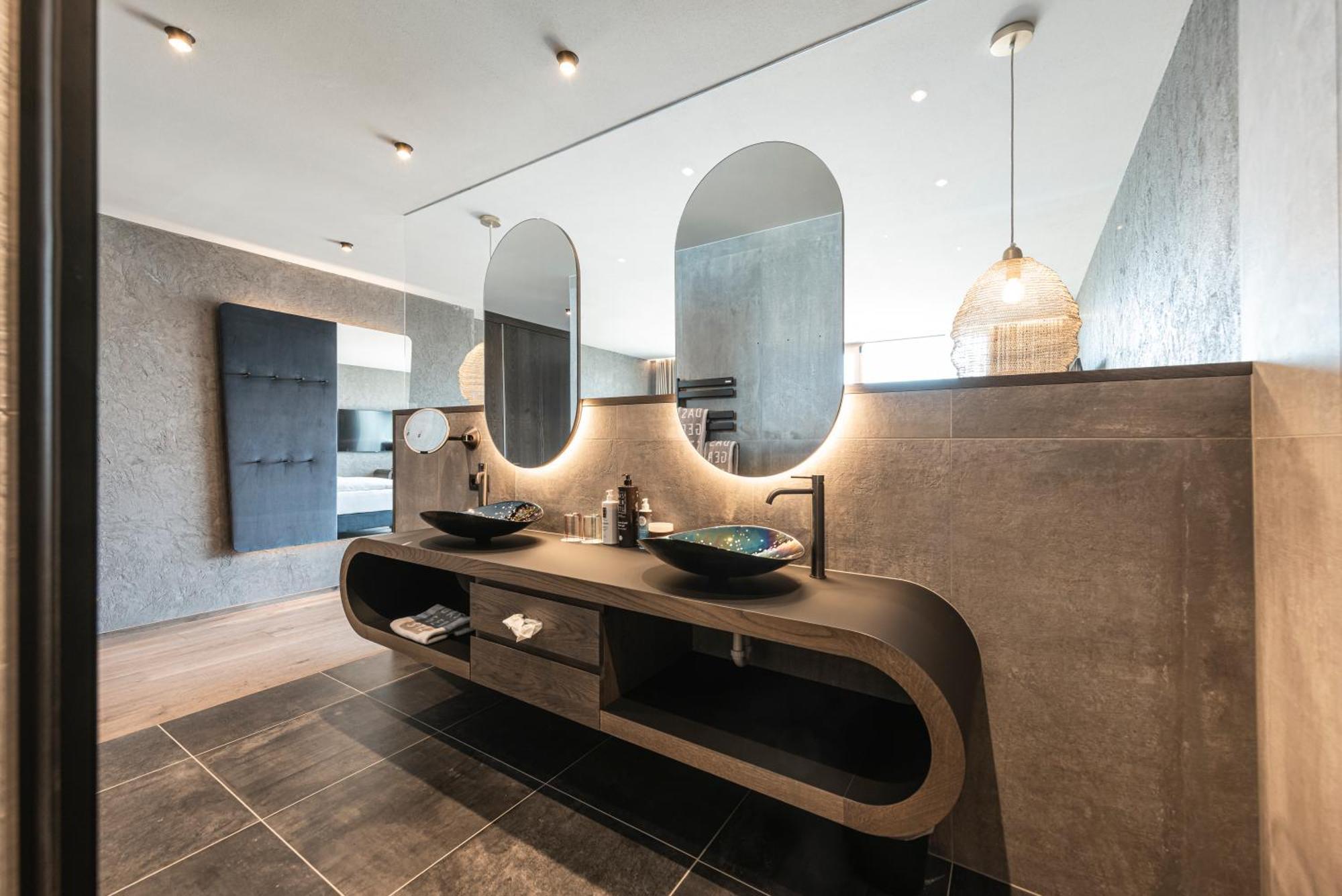 Deluxe Suite mit Whirlpool-Badewanne